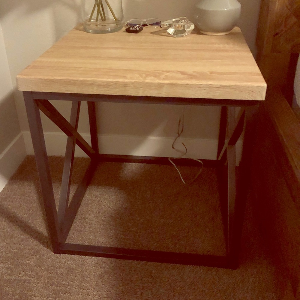 2 end tables (metal legs/faux wood top)